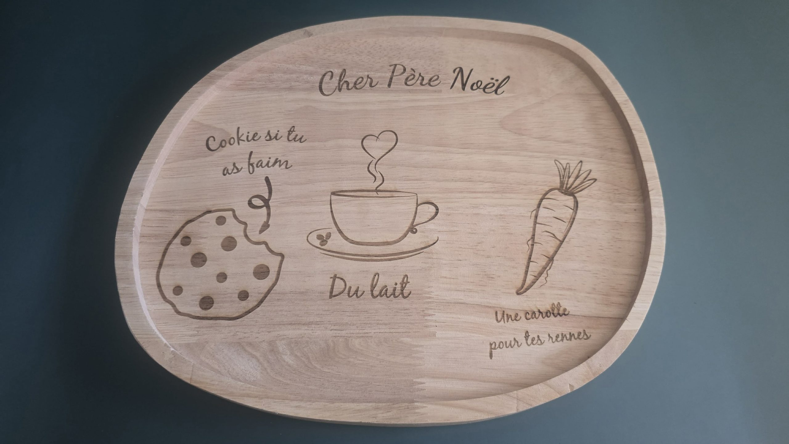 Plateau du père noël en bois gravé personnalisé